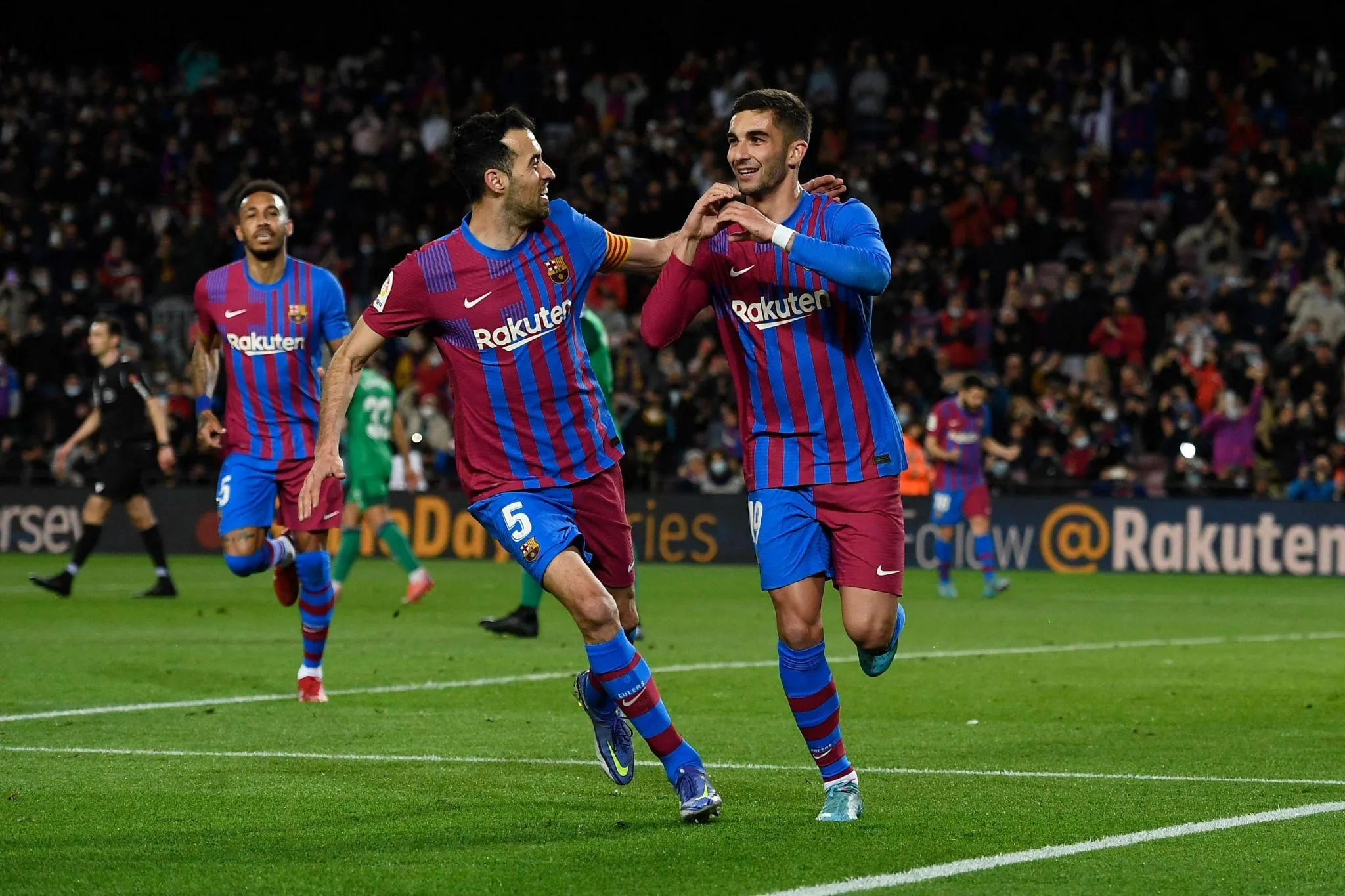 Ferran Torres ghi cú đúp giúp Barca thắng Espanyol